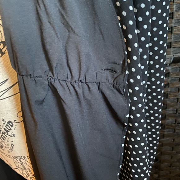 Wrap dress. Accessories NOT included. - Picture 7 of 7